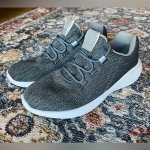 FootJoy women’s 7.5 Flex Coastal spikeless golf shoes.